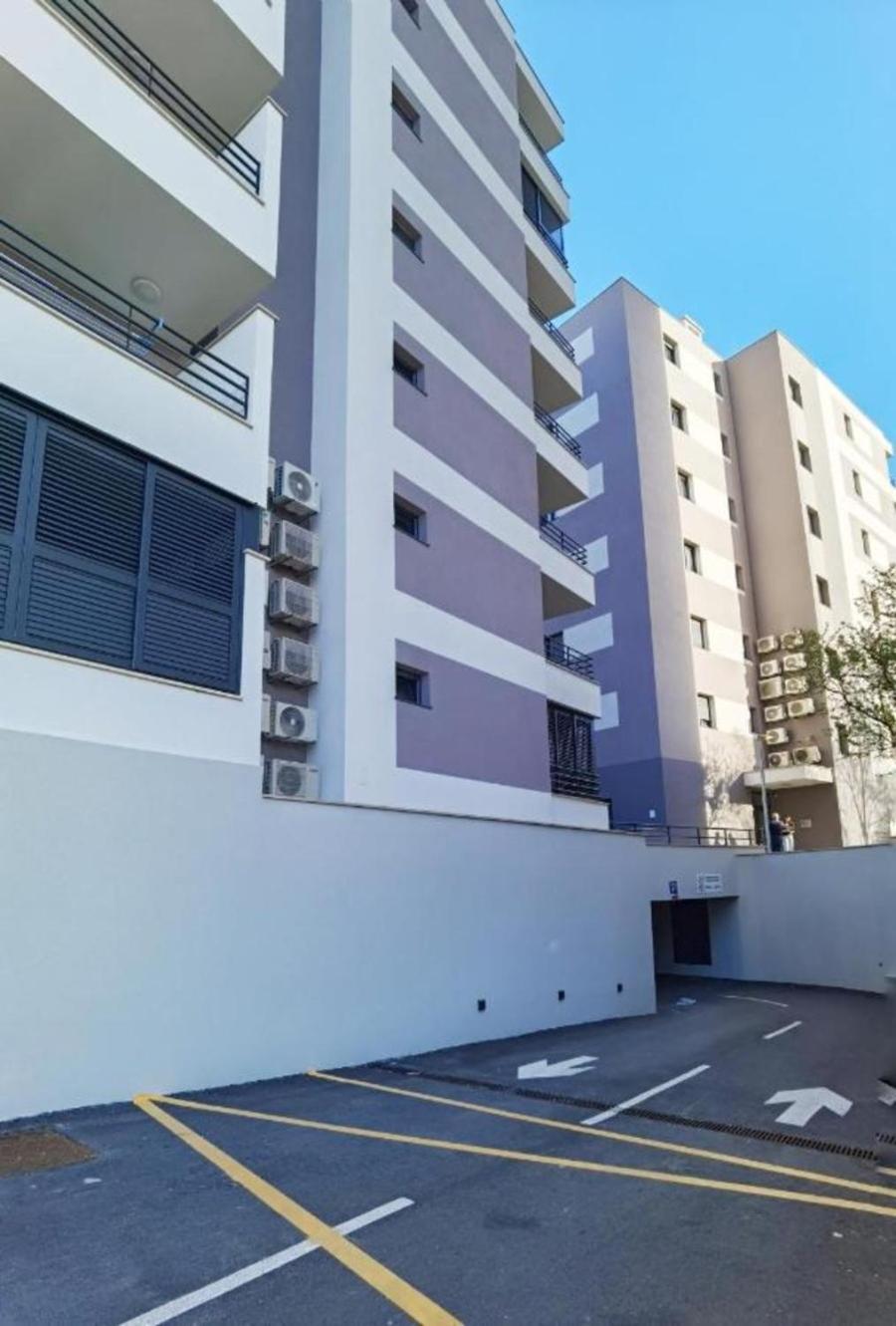 S'Akvarel 1 & 5 - Private Garage Apartment Split Bagian luar foto