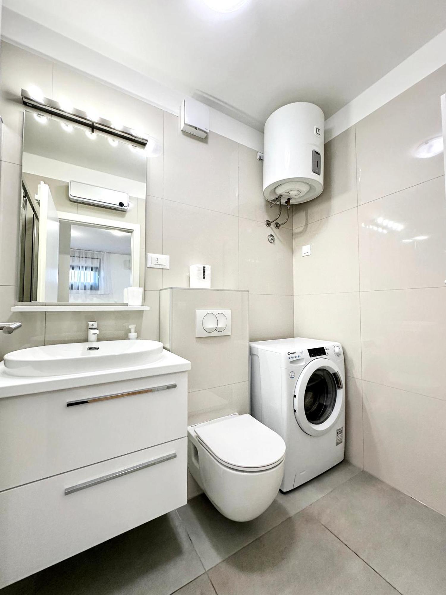 S'Akvarel 1 & 5 - Private Garage Apartment Split Bagian luar foto