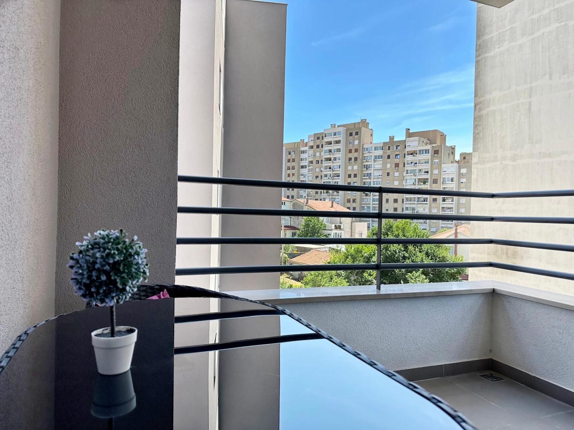 S'Akvarel 1 & 5 - Private Garage Apartment Split Bagian luar foto