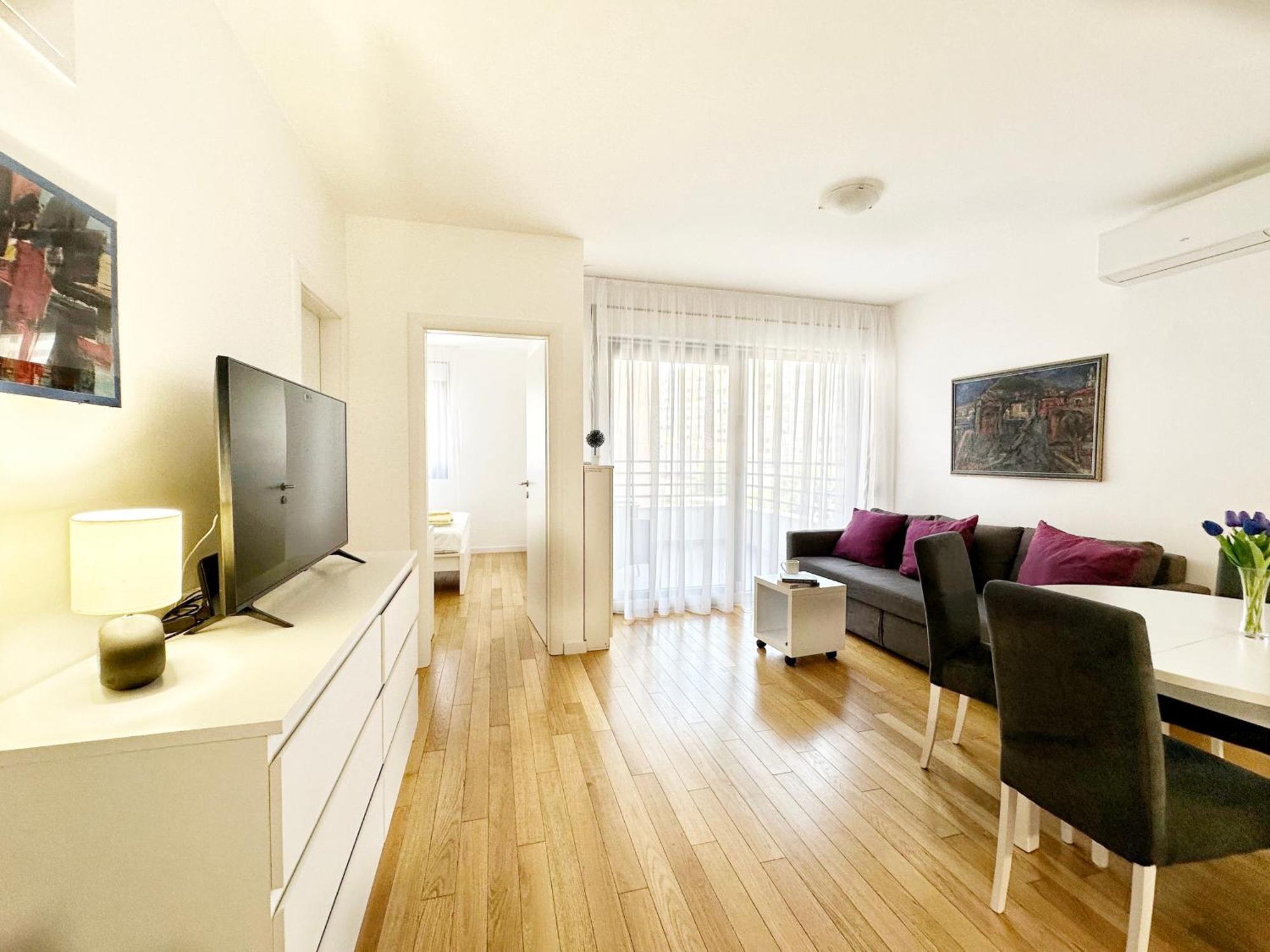 S'Akvarel 1 & 5 - Private Garage Apartment Split Bagian luar foto