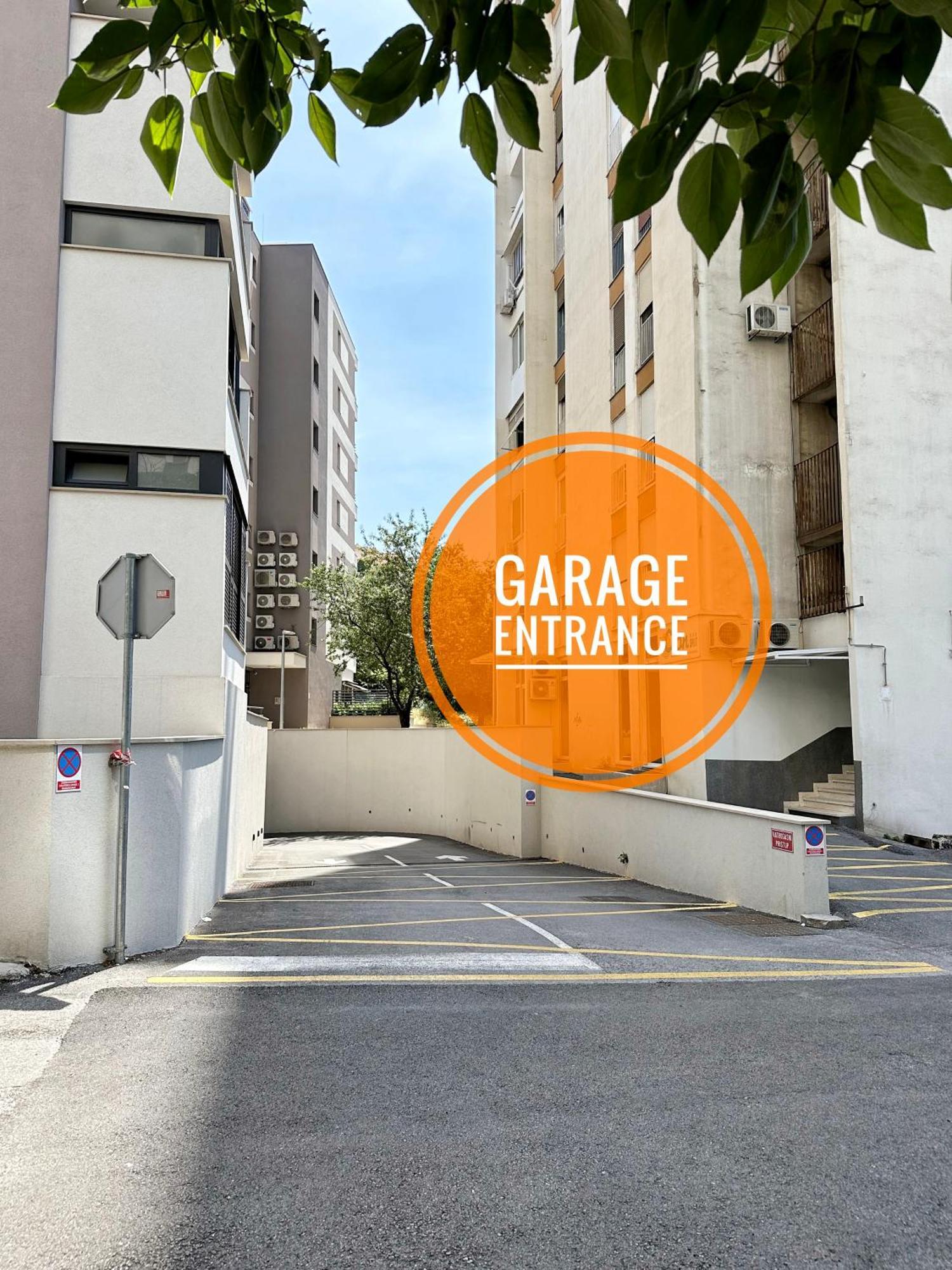 S'Akvarel 1 & 5 - Private Garage Apartment Split Bagian luar foto