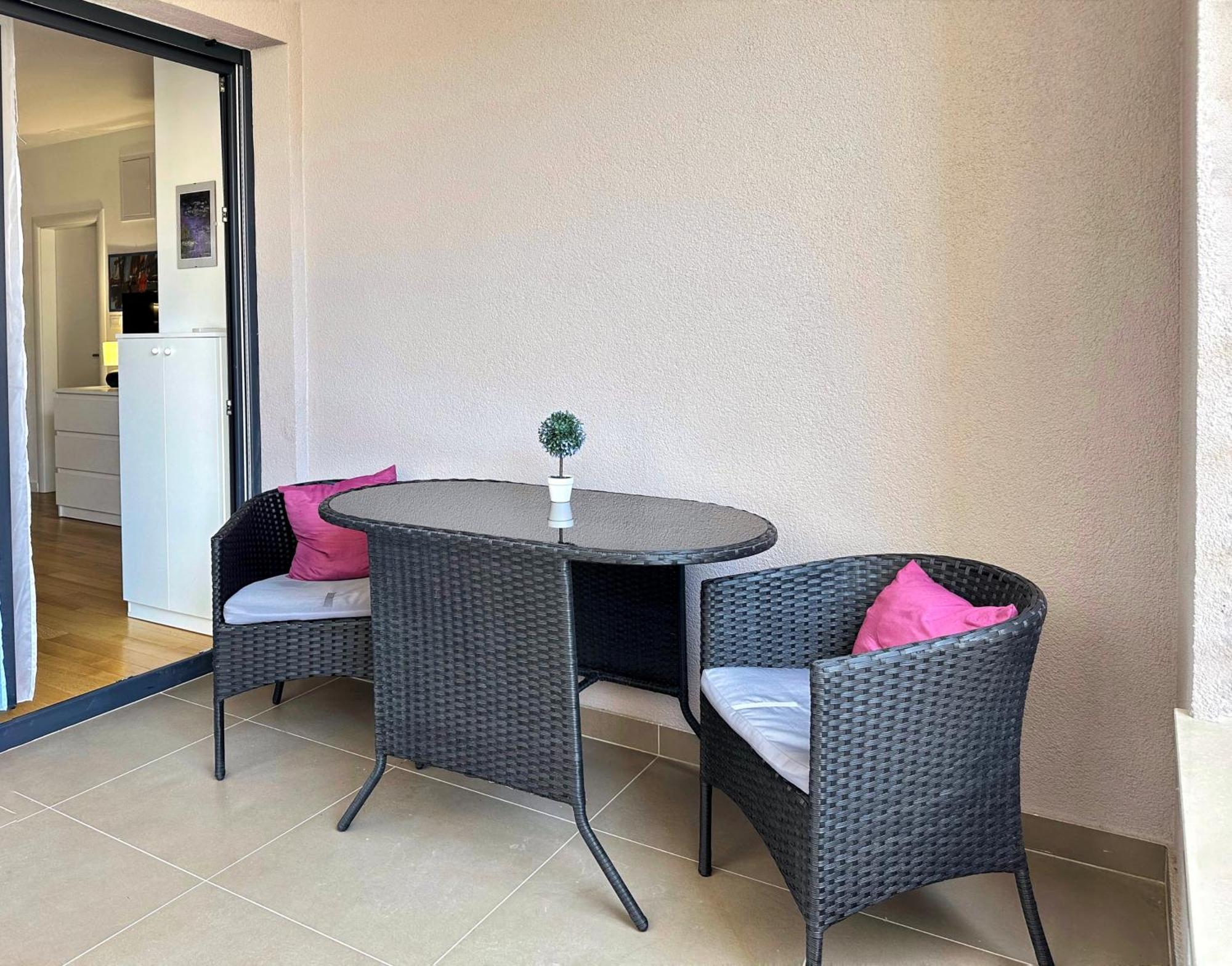 S'Akvarel 1 & 5 - Private Garage Apartment Split Bagian luar foto