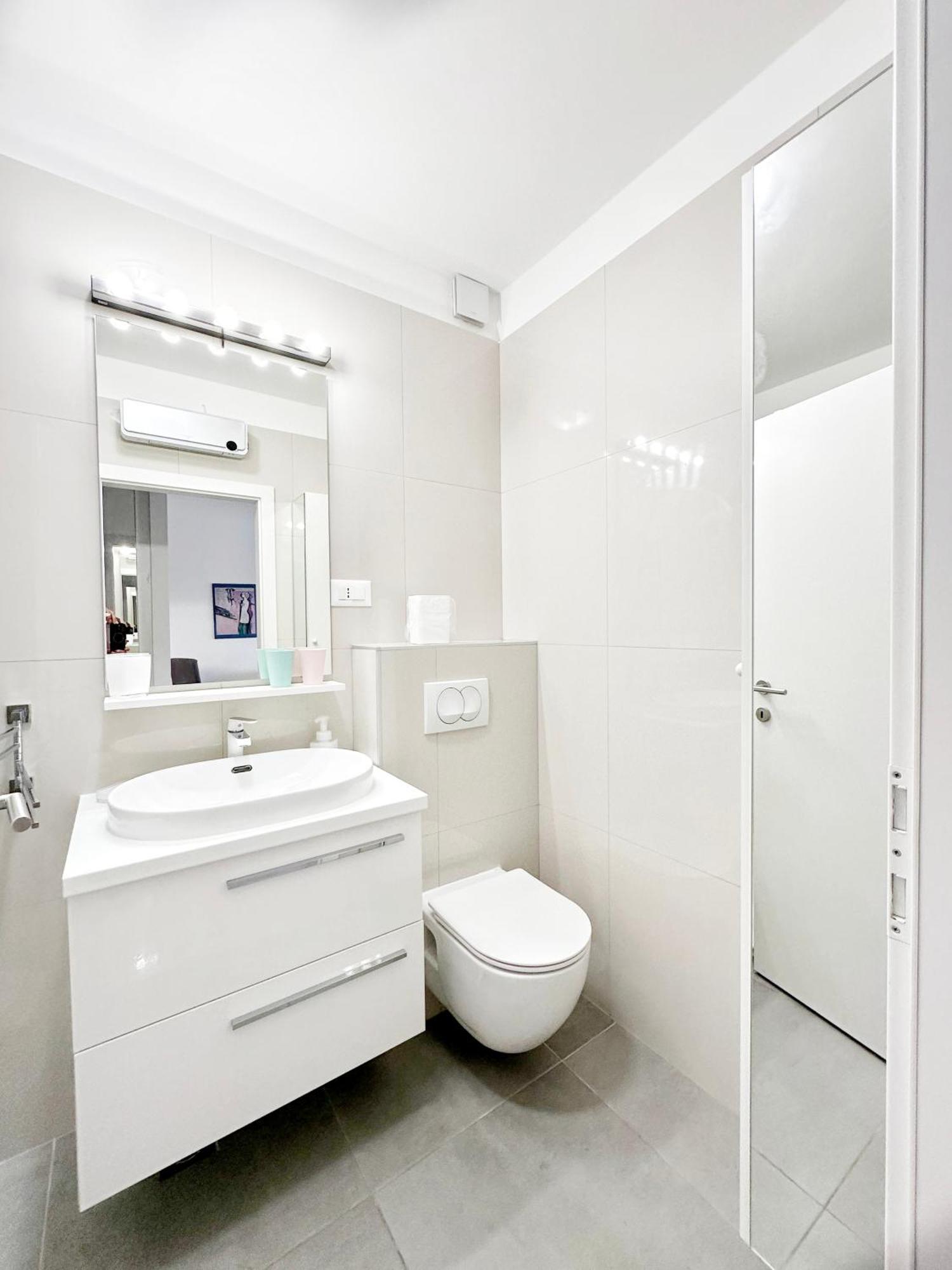 S'Akvarel 1 & 5 - Private Garage Apartment Split Bagian luar foto