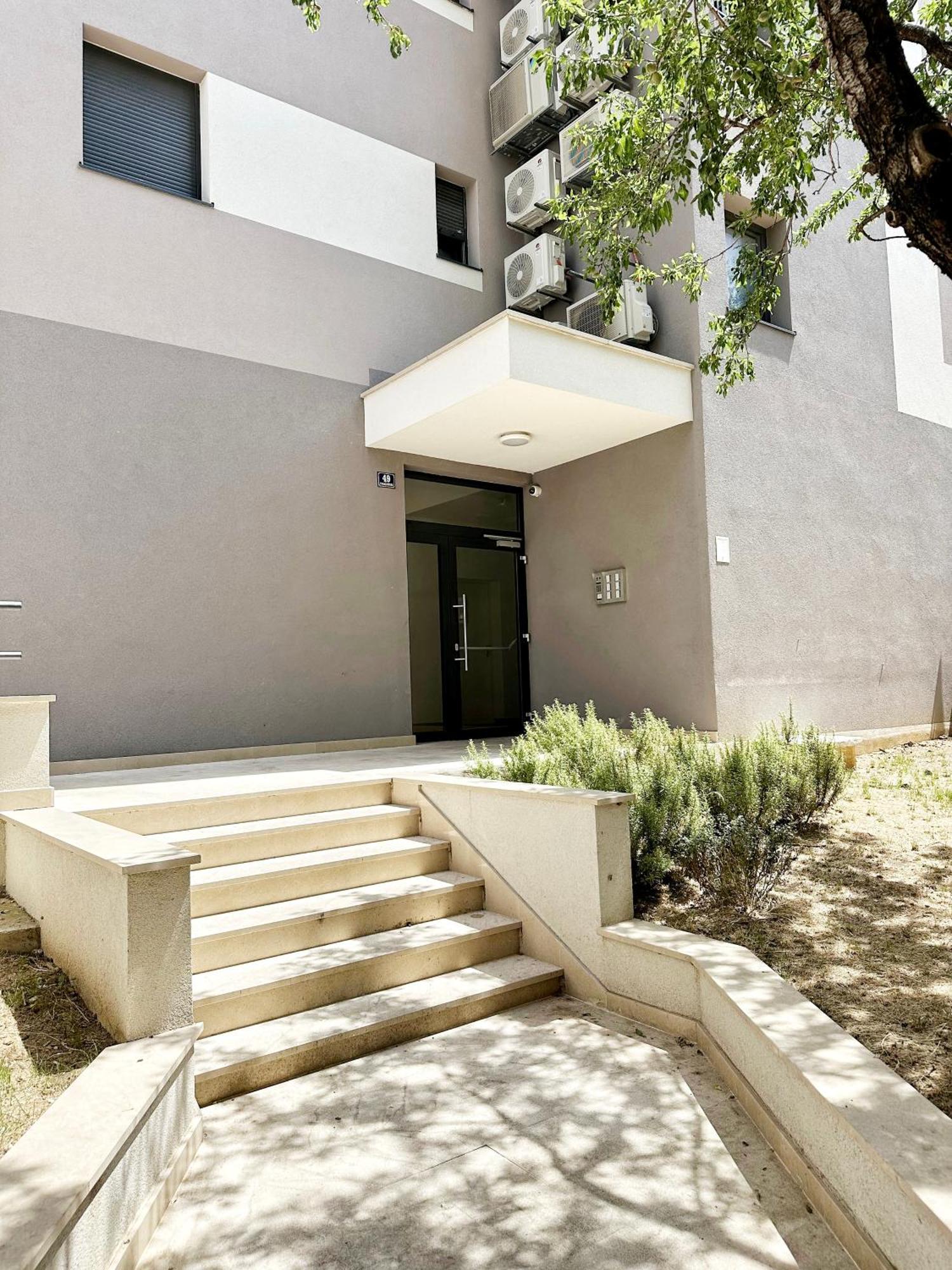 S'Akvarel 1 & 5 - Private Garage Apartment Split Bagian luar foto