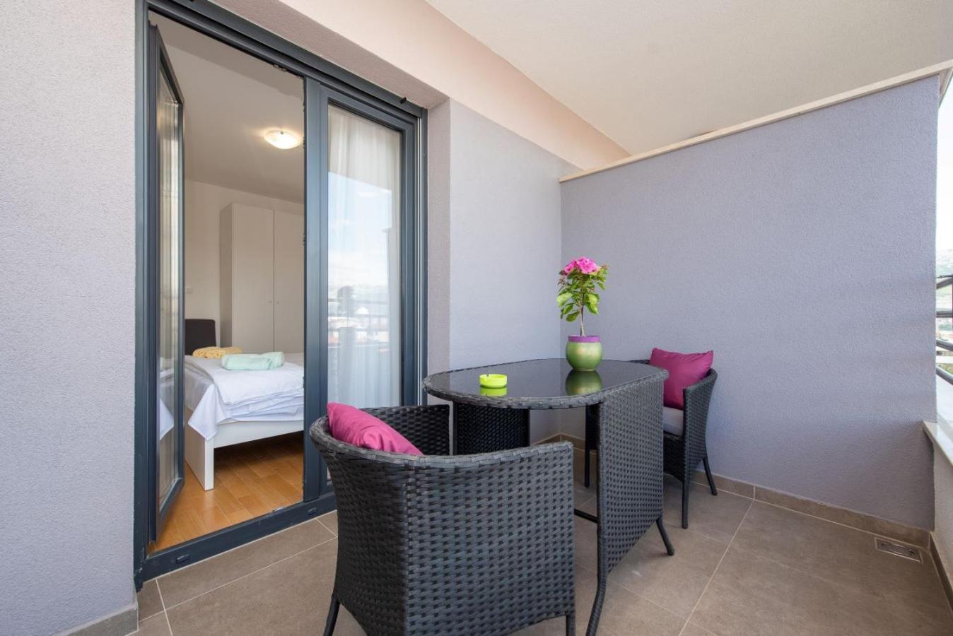 S'Akvarel 1 & 5 - Private Garage Apartment Split Bagian luar foto